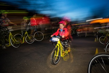 Noční koloběžkování zahájilo sezónu 2023